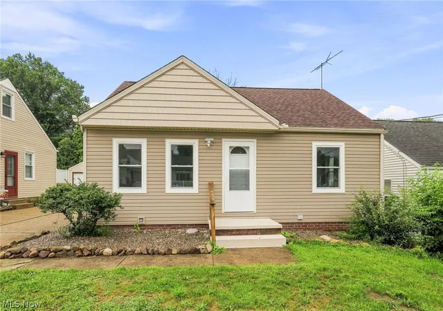Photo 2 of Sale Pending at 1534 Norwood Pl Nw, Canton, OH 44709 | MLS# 5236208 | Listing updated on 2026-08-18