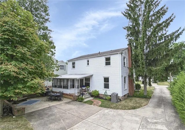 Photo 4 of Sale Pending at 1705 Southbend Dr, Rocky River, OH 44116 | MLS# 5235629 | Listing updated on 2026-08-17