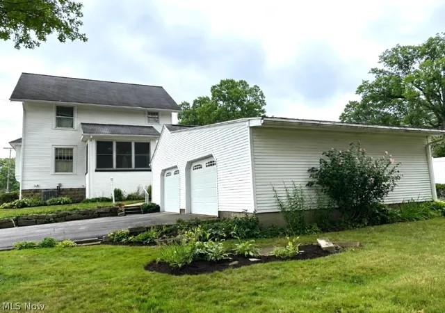 Photo 3 of Single family home for sale at 603 S Main St, Columbiana, OH 44408 | MLS# 5236086 | Listing updated on 2026-09-17