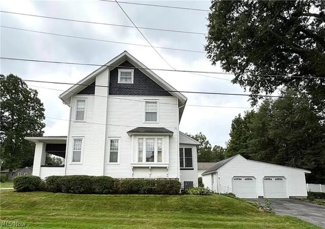 Photo 4 of Single family home for sale at 603 S Main St, Columbiana, OH 44408 | MLS# 5236086 | Listing updated on 2026-09-17