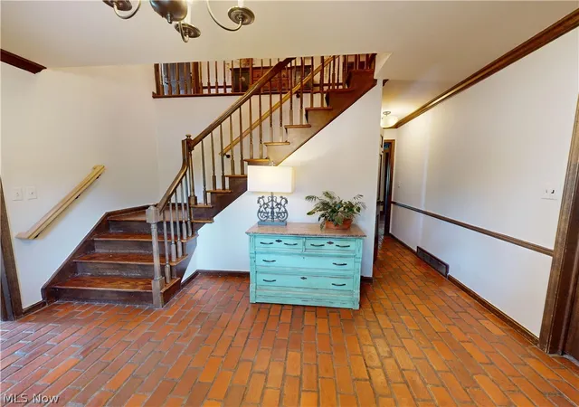 Photo 2 of Single family home for sale at 3554 Rolling Hills Dr, Cleveland, OH 44124 | MLS# 5235635 | Listing updated on 2026-09-18