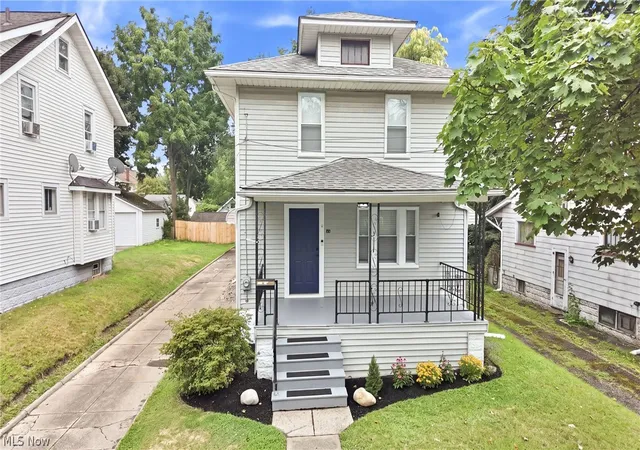 Photo 1 of Sale Pending at 572 E Archwood Ave, Akron, OH 44301 | MLS# 5235062 | Listing updated on 2026-08-18