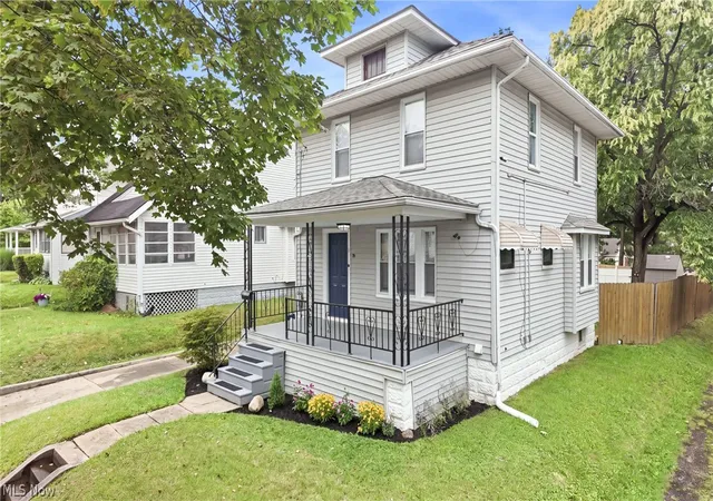 Photo 3 of Sale Pending at 572 E Archwood Ave, Akron, OH 44301 | MLS# 5235062 | Listing updated on 2026-08-18