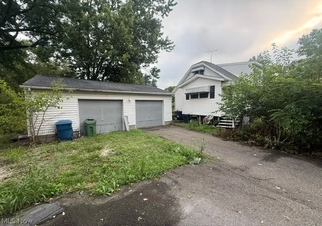 Photo 2 of Sale Pending at 1934 Myersville Rd, Akron, OH 44312 | MLS# 5236465 | Listing updated on 2026-08-25