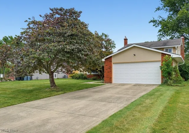 Photo 2 of Single family home for sale at 16331 Canterbury Dr, Strongsville, OH 44136 | MLS# 5236094 | Listing updated on 2026-08-26