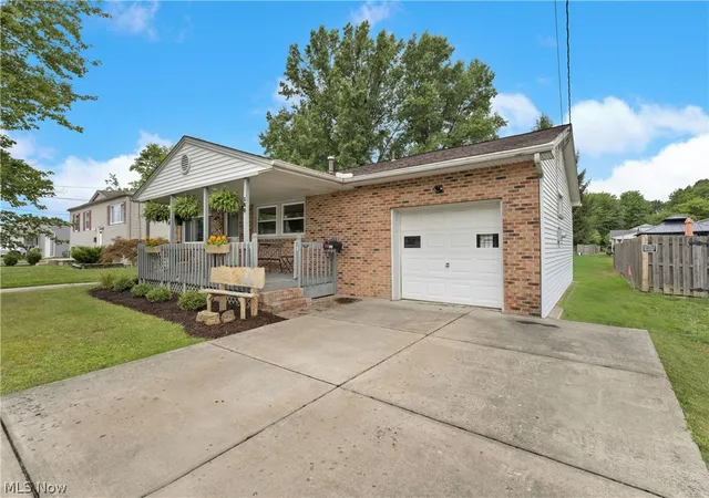 Photo 3 of Sale Pending at 168 Georgetown Pl, Youngstown, OH 44515 | MLS# 5227739 | Listing updated on 2026-08-16