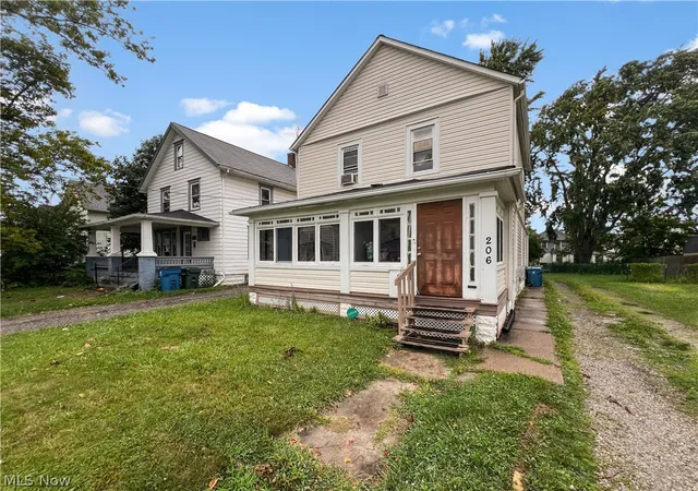 Photo 2 of Single family home for sale at 206 W 29th Street, Lorain, OH 44055 | MLS# 5236389 | Listing updated on 2026-08-14