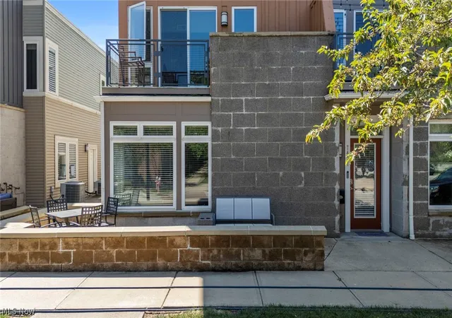 Listing Photo 4 - Condo for sale in building located at 7427 Battery Park Blvd, Cleveland, OH 44102