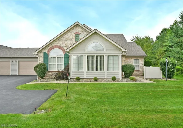Photo 1 of Sale Pending at 1204 River Glen Dr Ne, Warren, OH 44484 | MLS# 5235974 | Listing updated on 2026-08-24