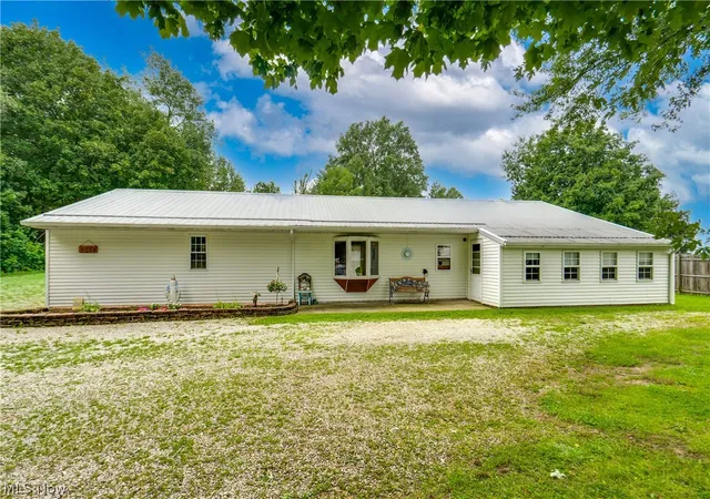 Photo 2 of Sale Pending at 2034 State St Ne, Canton, OH 44721 | MLS# 5236571 | Listing updated on 2026-08-18