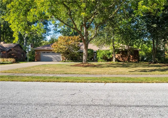 Photo 1 of Sale Pending at 37523 Arlington Dr, Willoughby, OH 44094 | MLS# 5236574 | Listing updated on 2026-10-06