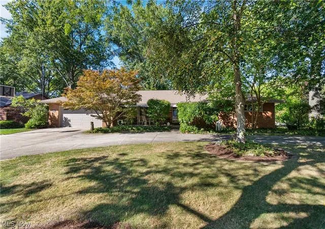 Photo 2 of Sale Pending at 37523 Arlington Dr, Willoughby, OH 44094 | MLS# 5236574 | Listing updated on 2026-10-06