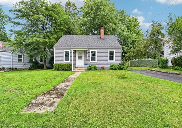 Photo 1 of Single family home for sale at 37531 Willow Dr, Eastlake, OH 44095 | MLS# 5235227 | Listing updated on 2026-08-17