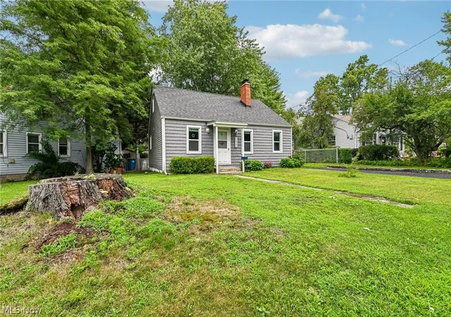 Photo 2 of Single family home for sale at 37531 Willow Dr, Eastlake, OH 44095 | MLS# 5235227 | Listing updated on 2026-08-17