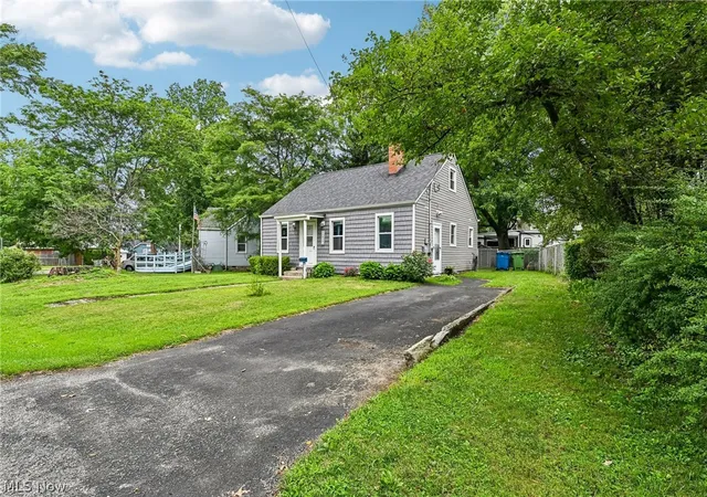 Photo 3 of Single family home for sale at 37531 Willow Dr, Eastlake, OH 44095 | MLS# 5235227 | Listing updated on 2026-08-17