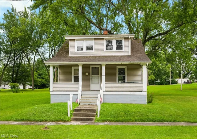Single family home for sale at 555 W New York Ave, Sebring, OH 44672 | MLS# 5236430