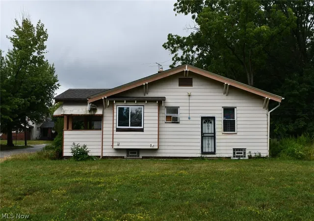 Photo 4 of Single family home for sale at 1582 E 133rd Street, Cleveland, OH 44112 | MLS# 5235152 | Listing updated on 2026-08-14