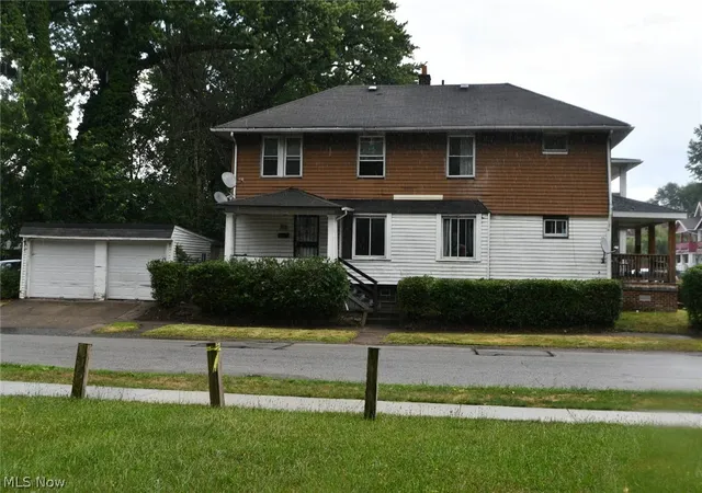 Listing Photo 4 - Condo for sale in building located at 13303 Milan Ave, Cleveland, OH 44112