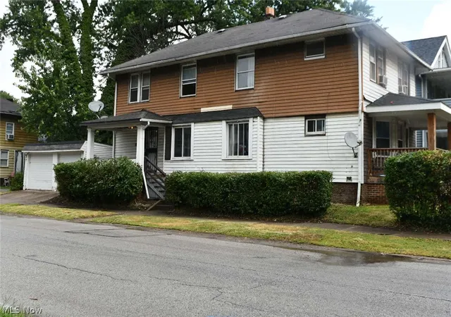 Listing Photo 5 - Condo for sale in building located at 13303 Milan Ave, Cleveland, OH 44112