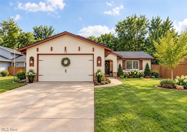 Photo 2 of Single family home for sale at 1719 Narragansett Blvd, Lorain, OH 44053 | MLS# 5236238 | Listing updated on 2026-10-06