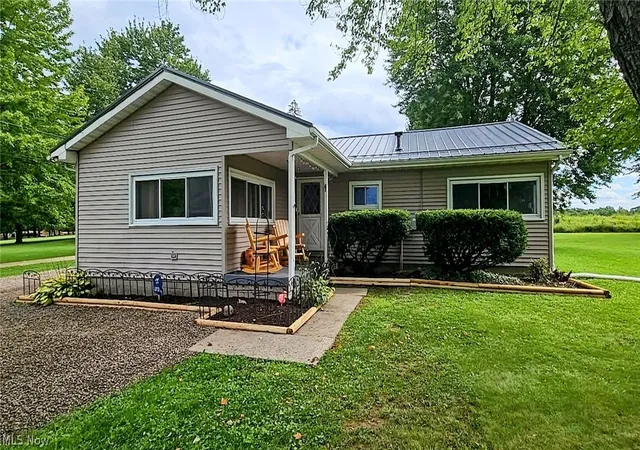 Single family home for sale at 728 Johnson Plank Rd NE, Warren, OH 44481 | MLS# 5236584