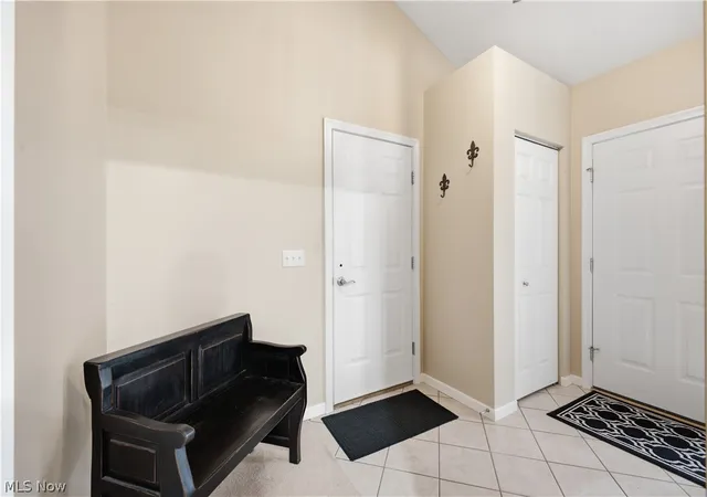 Listing Photo 5 - Condo for sale in building located at 334 Windjammer Dr, Columbiana, OH 44408