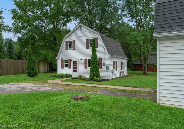 Photo 3 of Sale Pending at 2474 Cadwallader Sonk Rd, Cortland, OH 44410 | MLS# 5235904 | Listing updated on 2026-08-18