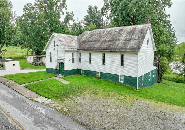 Photo 2 of Single family home for sale at 980 Shamrock Dr, Barnesville, OH 43713 | MLS# 5236750 | Listing updated on 2026-10-05