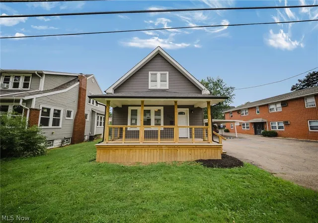 Photo 1 of Sale Pending at 1217 Hankins Rd Ne, Massillon, OH 44646 | MLS# 5236645 | Listing updated on 2026-08-19