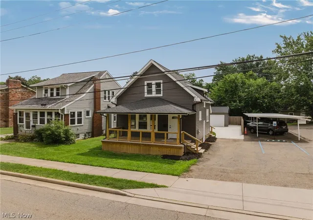 Photo 3 of Sale Pending at 1217 Hankins Rd Ne, Massillon, OH 44646 | MLS# 5236645 | Listing updated on 2026-08-19