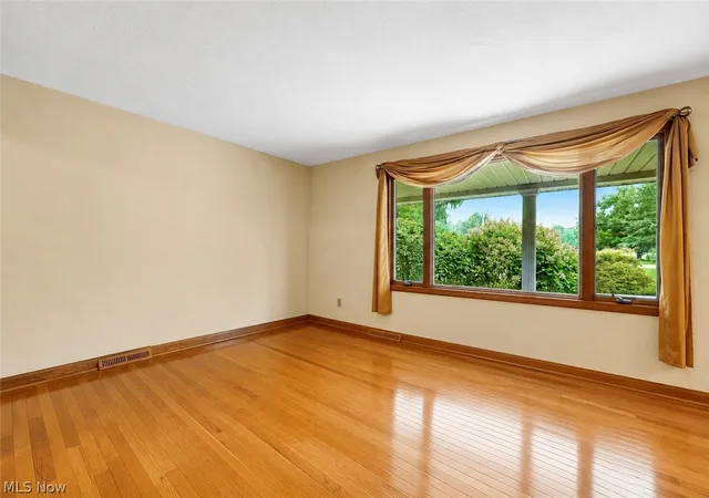 Photo 5 of Single family home for sale at 679 S Lake St, South Amherst, OH 44001 | MLS# 5236281 | Listing updated on 2026-08-14
