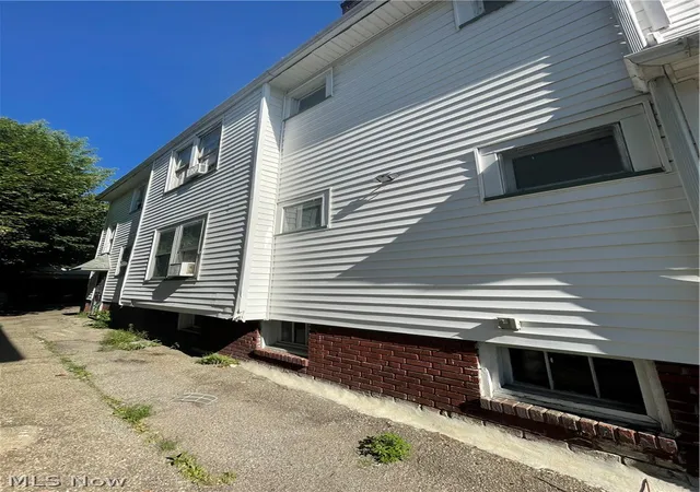 Listing Photo 4 - Condo for sale in building located at 3606 E 112th St, Cleveland, OH 44105