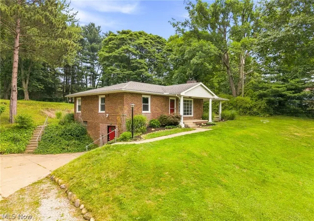 Photo 2 of Sale Pending at 543 Winesap Ave Sw, North Canton, OH 44709 | MLS# 5235593 | Listing updated on 2026-08-24