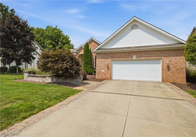 Photo 3 of Sale Pending at 892 Mayfield Dr, Youngstown, OH 44512 | MLS# 5236763 | Listing updated on 2026-08-16