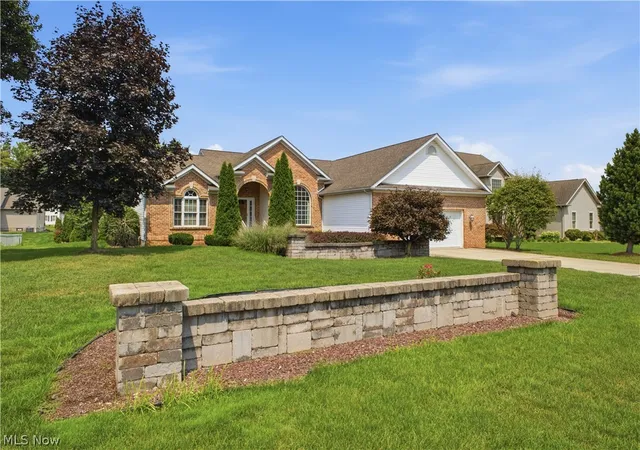 Photo 4 of Sale Pending at 892 Mayfield Dr, Youngstown, OH 44512 | MLS# 5236763 | Listing updated on 2026-08-16