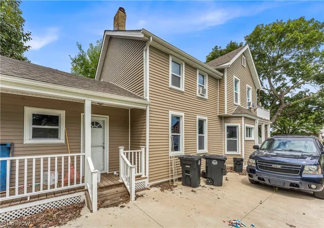 Listing Photo 2 - Condo for sale in building located at 3107 Seymour Ave, Cleveland, OH 44113 - Unit #