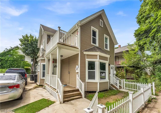 Listing Photo 3 - Condo for sale in building located at 3107 Seymour Ave, Cleveland, OH 44113