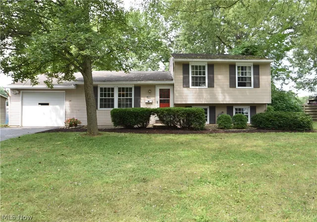 Photo 2 of Single family home for sale at 143 Camrose Dr, Niles, OH 44446 | MLS# 5234872 | Listing updated on 2026-09-15