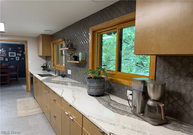 Photo 2 of Single family home for sale at 1510 Brookview Dr, Salem, OH 44460 | MLS# 5236714 | Listing updated on 2026-08-18