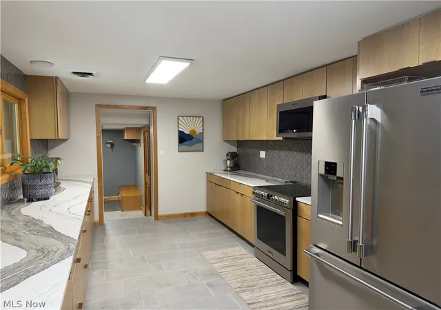 Photo 3 of Single family home for sale at 1510 Brookview Dr, Salem, OH 44460 | MLS# 5236714 | Listing updated on 2026-08-18