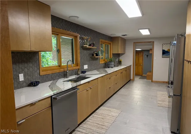 Photo 4 of Single family home for sale at 1510 Brookview Dr, Salem, OH 44460 | MLS# 5236714 | Listing updated on 2026-08-18