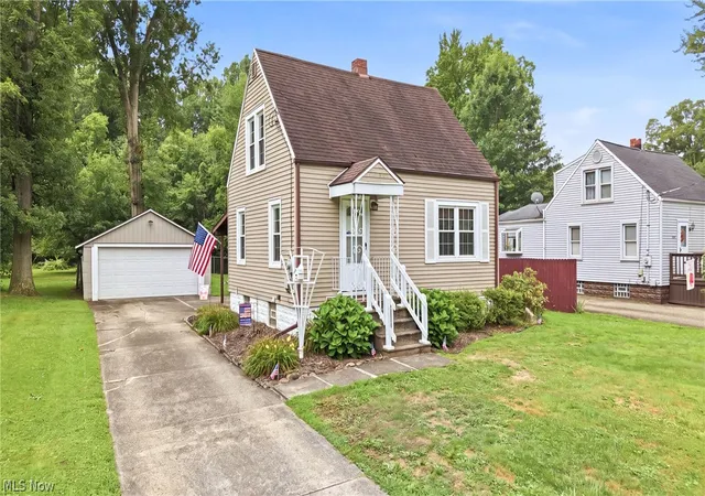 Photo 2 of Sale Pending at 2036 Overland Ave Ne, Warren, OH 44483 | MLS# 5236122 | Listing updated on 2026-08-31