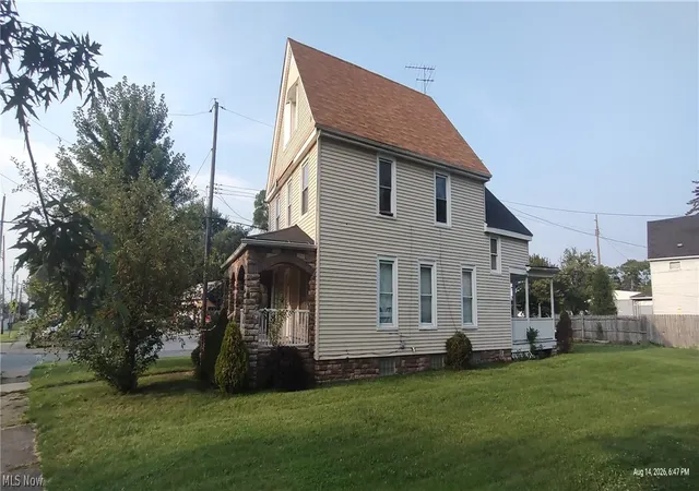 Photo 3 of Single family home for sale at 2505 Elyria Ave, Lorain, OH 44055 | MLS# 5236858 | Listing updated on 2026-09-01