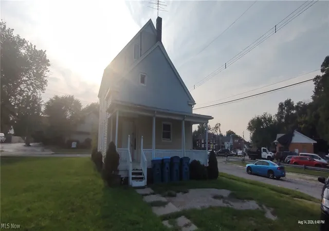 Photo 3 of Single family home for sale at 2505 Elyria Ave, Lorain, OH 44055 | MLS# 5236858 | Listing updated on 2026-09-01