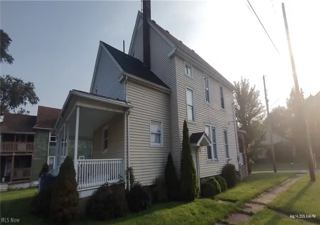 Photo 4 of Single family home for sale at 2505 Elyria Ave, Lorain, OH 44055 | MLS# 5236858 | Listing updated on 2026-09-01