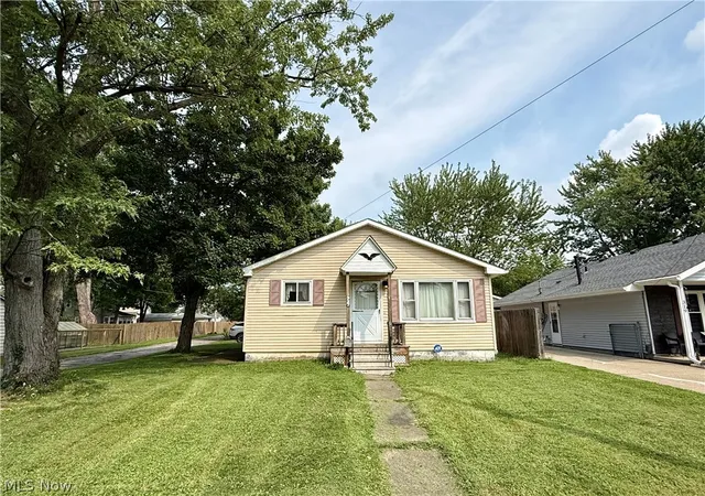 Photo 1 of Sale Pending at 327 Franklin Ave, Elyria, OH 44035 | MLS# 5236586 | Listing updated on 2026-08-18