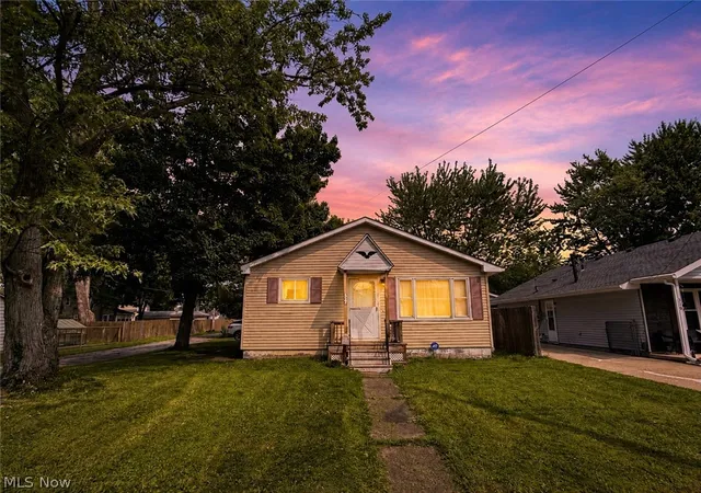 Photo 2 of Sale Pending at 327 Franklin Ave, Elyria, OH 44035 | MLS# 5236586 | Listing updated on 2026-08-18