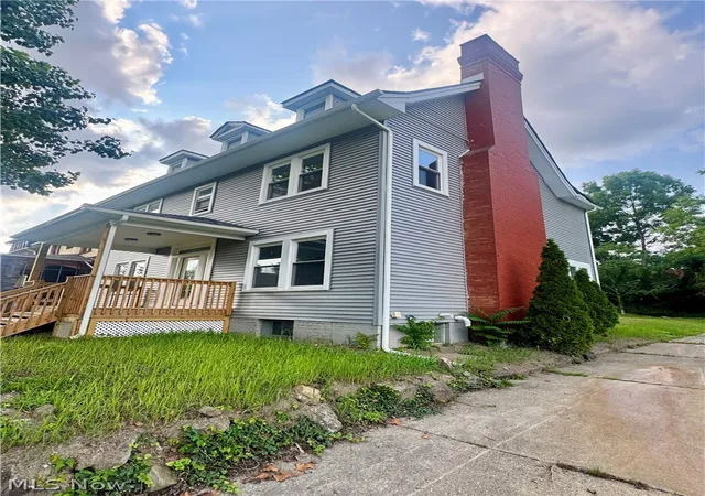 Photo 2 of Single family home for sale at 248 Lora Ave, Youngstown, OH 44504 | MLS# 5236848 | Listing updated on 2026-08-15