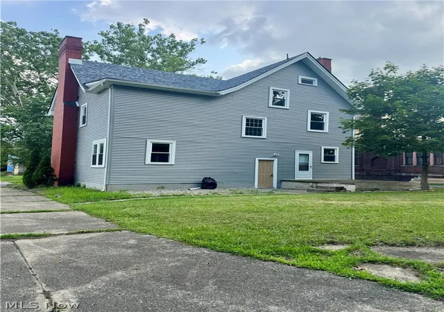 Photo 3 of Single family home for sale at 248 Lora Ave, Youngstown, OH 44504 | MLS# 5236848 | Listing updated on 2026-09-24