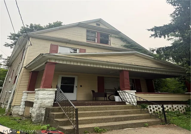 Photo 2 of Single family home for sale at 565 W Chalmers Ave, Youngstown, OH 44511 | MLS# 5234034 | Listing updated on 2026-08-26